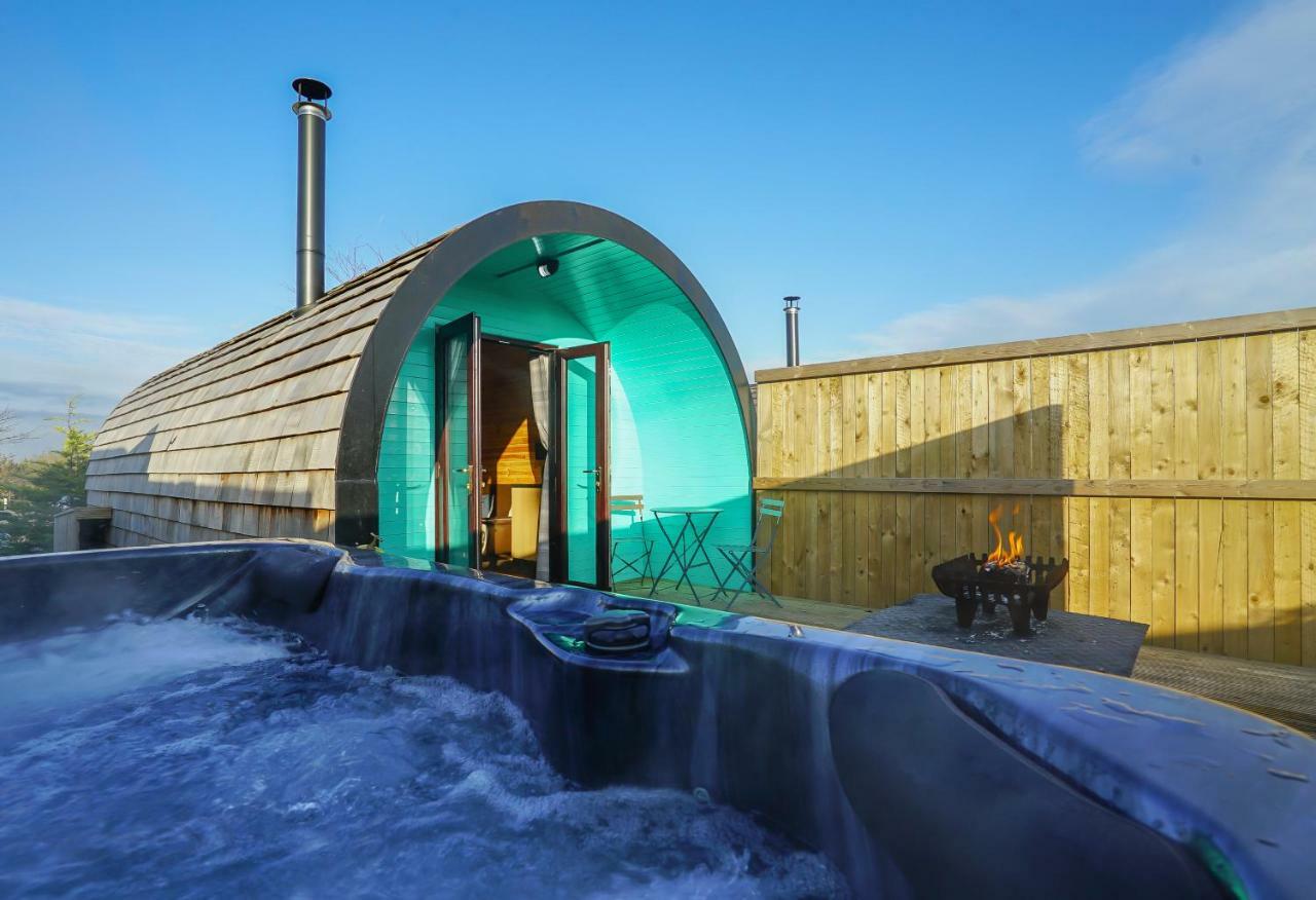 Deluxe Glamping Pod With Hot Tub Hotel Frodsham Exterior photo