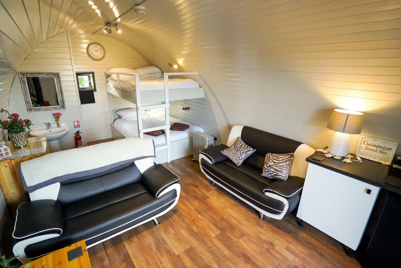 Deluxe Glamping Pod With Hot Tub Hotel Frodsham Exterior photo