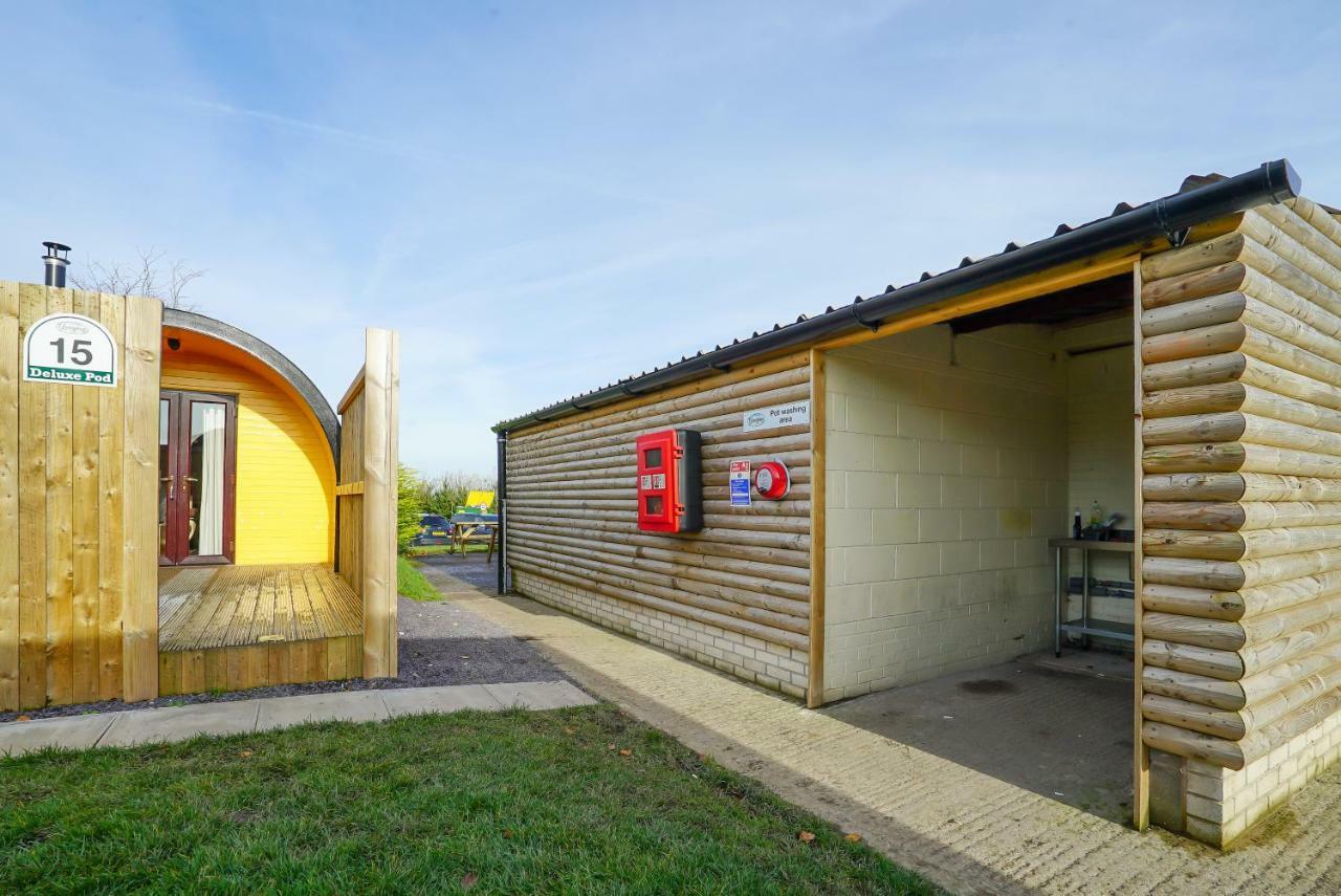 Deluxe Glamping Pod With Hot Tub Hotel Frodsham Exterior photo